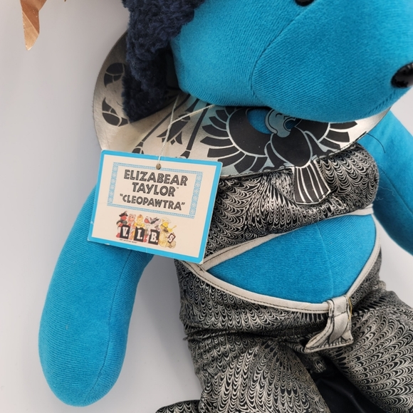 Cleopawtra" Elizabear Taylor, Cleopatra styled collectible teddy bear (1988) - Picture 3 of 8